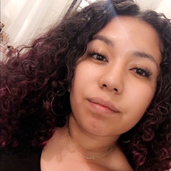 Meet your Posher, Tesia - Picture 1 of 1